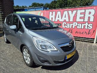 Vaurioauto  passenger cars Opel Meriva 1.3 cdti edition 2011/8
