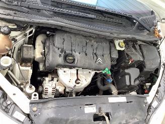 Citroën C4 1.4 16V Hatchback 4Dr Benzine 1.360cc 66kW (90pk) picture 15