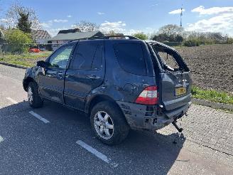 Mercedes ML 400 4.0 CDi V8-32V picture 4