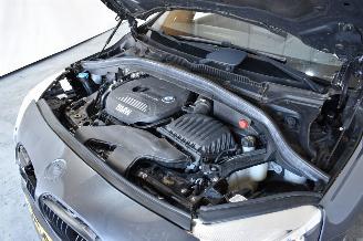 BMW 2-serie 218i Essential picture 14