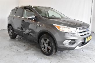 krockskadad bil auto Ford Kuga 1.5 EcoB. ST Line 2017/4