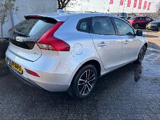 Volvo V-40 D2 2.0 clima/navi/velgen picture 3