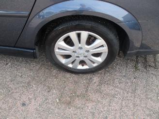 Opel Vectra STATION WAGON 2.2-16V Executive Aut picture 28