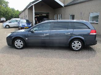 Opel Vectra STATION WAGON 2.2-16V Executive Aut picture 4