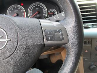 Opel Vectra STATION WAGON 2.2-16V Executive Aut picture 26