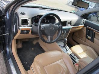 Opel Vectra STATION WAGON 2.2-16V Executive Aut picture 18