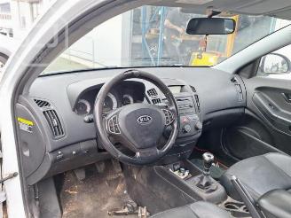 Kia Cee d Cee'd (EDB5), Hatchback 5-drs, 2006 / 2012 1.6 CRDi 16V picture 5