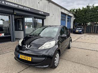 Peugeot 107 1.0 12V AIRCO 5-DEURS picture 2