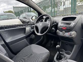 Peugeot 107 1.0 12V AIRCO 5-DEURS picture 6
