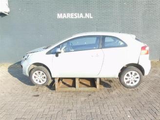 Vrakbiler auto Kia Rio Rio III (UB), Hatchback, 2011 / 2017 1.2 CVVT 16V 2012/2