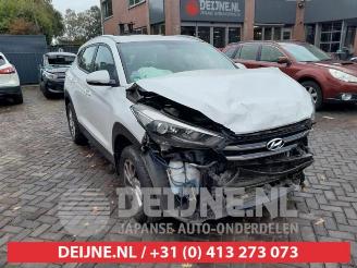 Vrakbiler auto Hyundai Tucson Tucson (TL), SUV, 2015 1.6 GDi 16V 2WD 2016/7