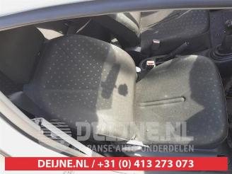 Toyota Yaris Yaris II (P9), Hatchback, 2005 / 2014 1.0 12V VVT-i picture 13