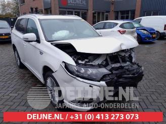 Vrakbiler auto Mitsubishi Outlander  2019/6