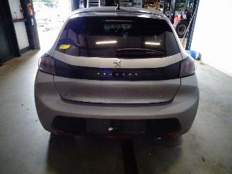 Peugeot 208 1.2 THP picture 5