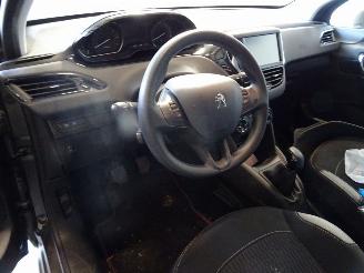 Peugeot 208 1.2 VTI picture 6