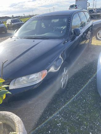 Vrakbiler auto Volvo V-70 2.0 diesel 2010/1