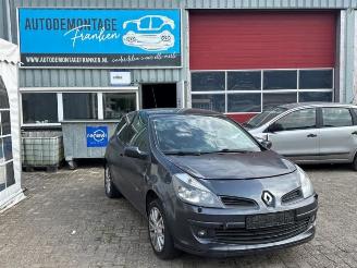 Vrakbiler auto Renault Clio Clio III (BR/CR), Hatchback, 2005 / 2014 1.6 16V 2006/1