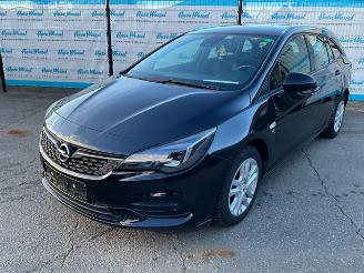 uszkodzony samochody osobowe Opel Astra 1.2 Turbo Sports Tourer 2020/8