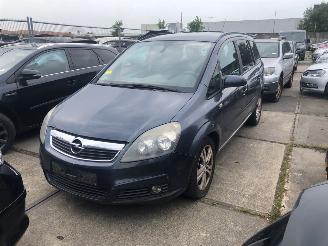 Opel Zafira  picture 2