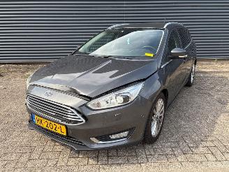 krockskadad bil auto Ford Focus  2015/11