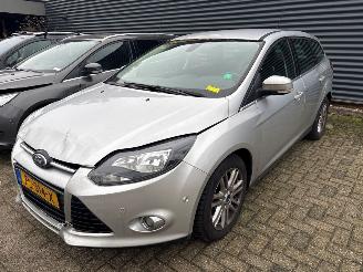 krockskadad bil auto Ford Focus  2012/6