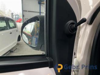 Peugeot 108 108, Hatchback, 2014 1.0 12V picture 11