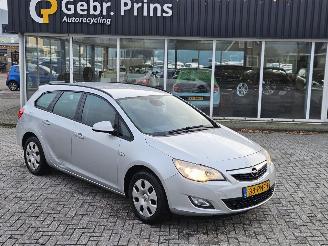 krockskadad bil auto Opel Astra SPORTS TOURER 1.4 16V ecoFLEX Combi/o  Benzine 1.398cc 74kW (101pk) FWD 2011/2
