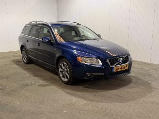 Vaurioauto  passenger cars Volvo V-70 2.0 D3 20V Combi/o  Diesel 1.984cc 100kW (136pk) FWD 2013/1