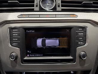Volkswagen Passat 1.6TDI 88kW Clima Connected Series picture 18