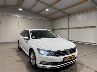 Volkswagen Passat 1.6TDI 88kW Clima Connected Series picture 3
