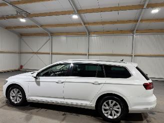 Volkswagen Passat 1.6TDI 88kW Clima Connected Series picture 11
