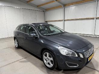 Volvo V-60 2.4D5 151kW Automaat Summum picture 2