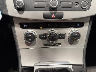 Volkswagen Passat 1.6TDI 77kW Executive Edition picture 22