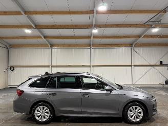 Vaurioauto  passenger cars Skoda Octavia 1.5TSI 85kW Automaat MHEV Business Edition 2025/3