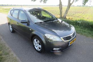 Kia Cee d 1.4 Cvvt 90pk Seven Airco Navigatie Clima Camera   2011 picture 3