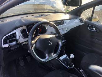 Citroën DS3 DS3 1.6 e-HDi So Chic picture 19