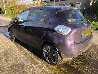 Damaged car Renault Zoé zoe R 90 intens 41KWH huur accu 2018/4