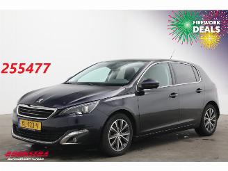 Voiture accidenté Peugeot 308 1.2 PureTech Aut. Allure Pano LED Navi Clima Cruise PDC 2016/10