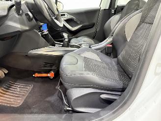 Peugeot 2008 1.2 PureTech 82 Allure Clima picture 30