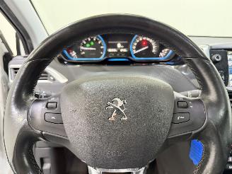 Peugeot 2008 1.2 PureTech 82 Allure Clima picture 40