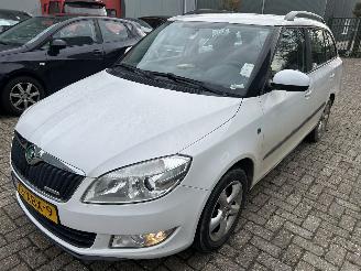 krockskadad bil auto Skoda Fabia 1.2 TDI  Stationcar 2012/5