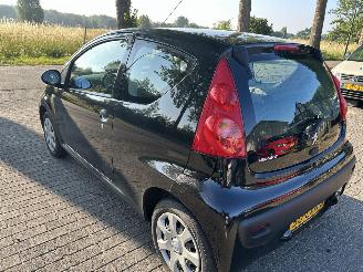 Peugeot 107 1.0  3 Drs picture 5