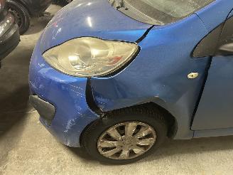 Peugeot 107 1.0 Accent  5 Drs-Airco picture 2