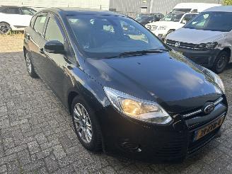 Ford Focus 1.6 TDCI   5 Drs picture 3