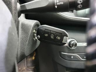 Peugeot 308 1.2 Puretech Blue picture 22