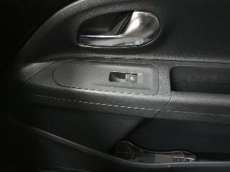 Volkswagen Up! 121 1.0 BlueMotion High Up! picture 25