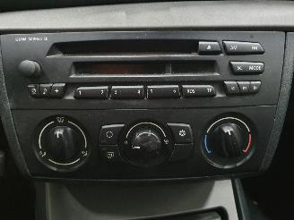 BMW 1-serie E87 116i picture 16