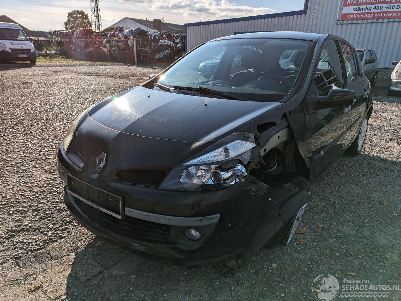 Renault Clio 1.6 Schwarz NV676