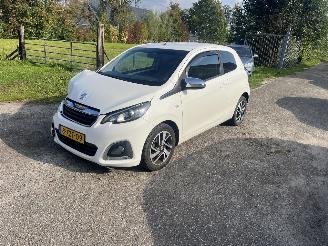 Vaurioauto  passenger cars Peugeot 108  2014/11