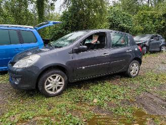 Renault Clio 1.6-16V Dynamique S picture 1